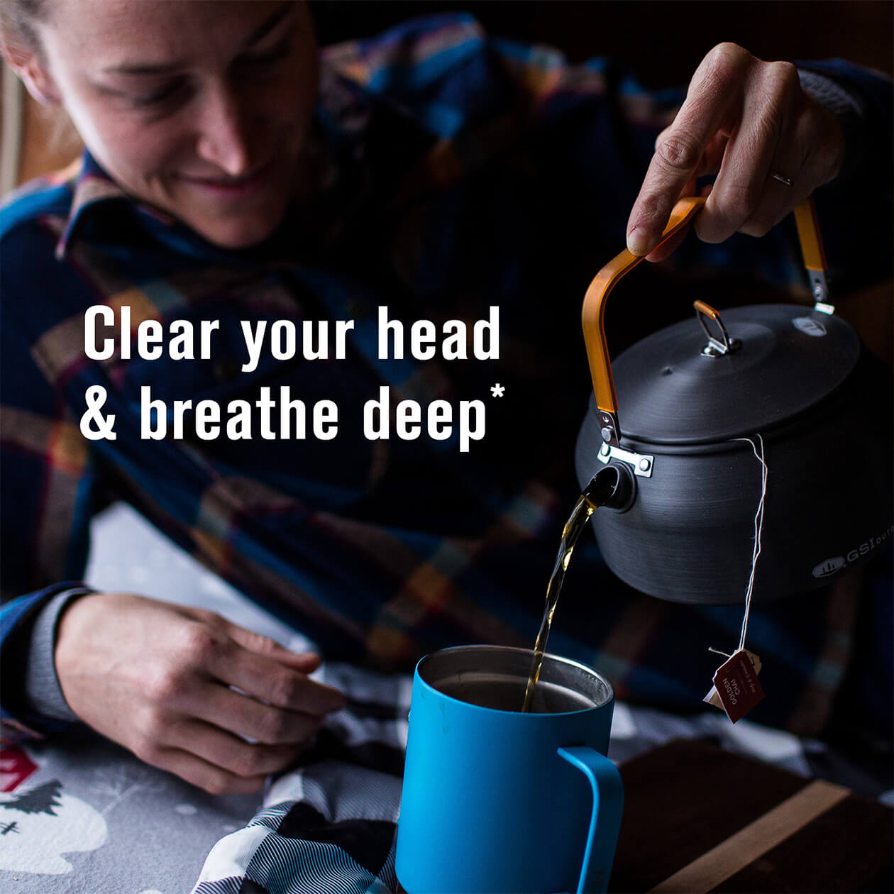 A woman is pouring her tea in a reusable cup